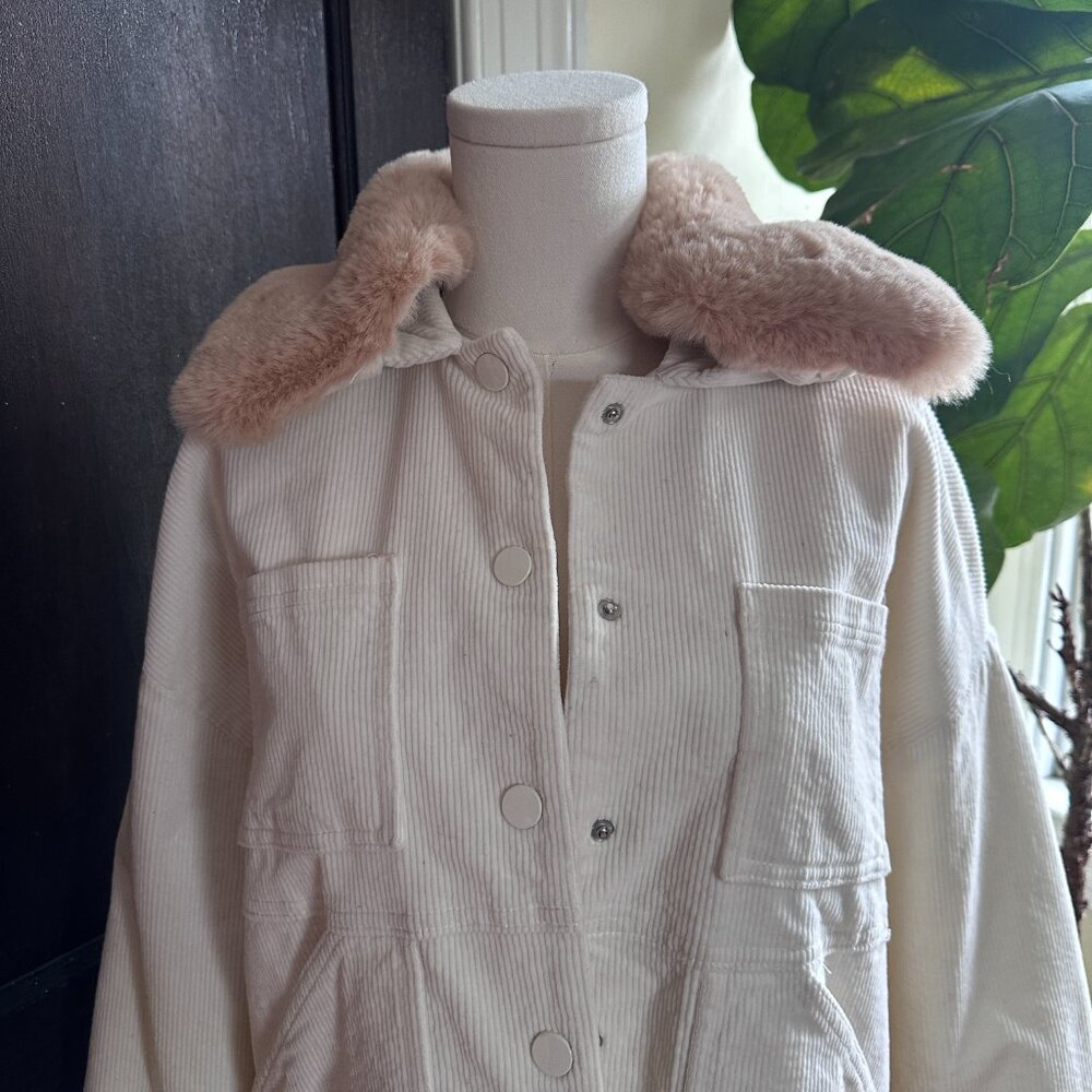 Ganni Ridgewood Faux Fur-trimmed Cotton-blend Corduroy Jacket in off-white. - Picture 10 of 12